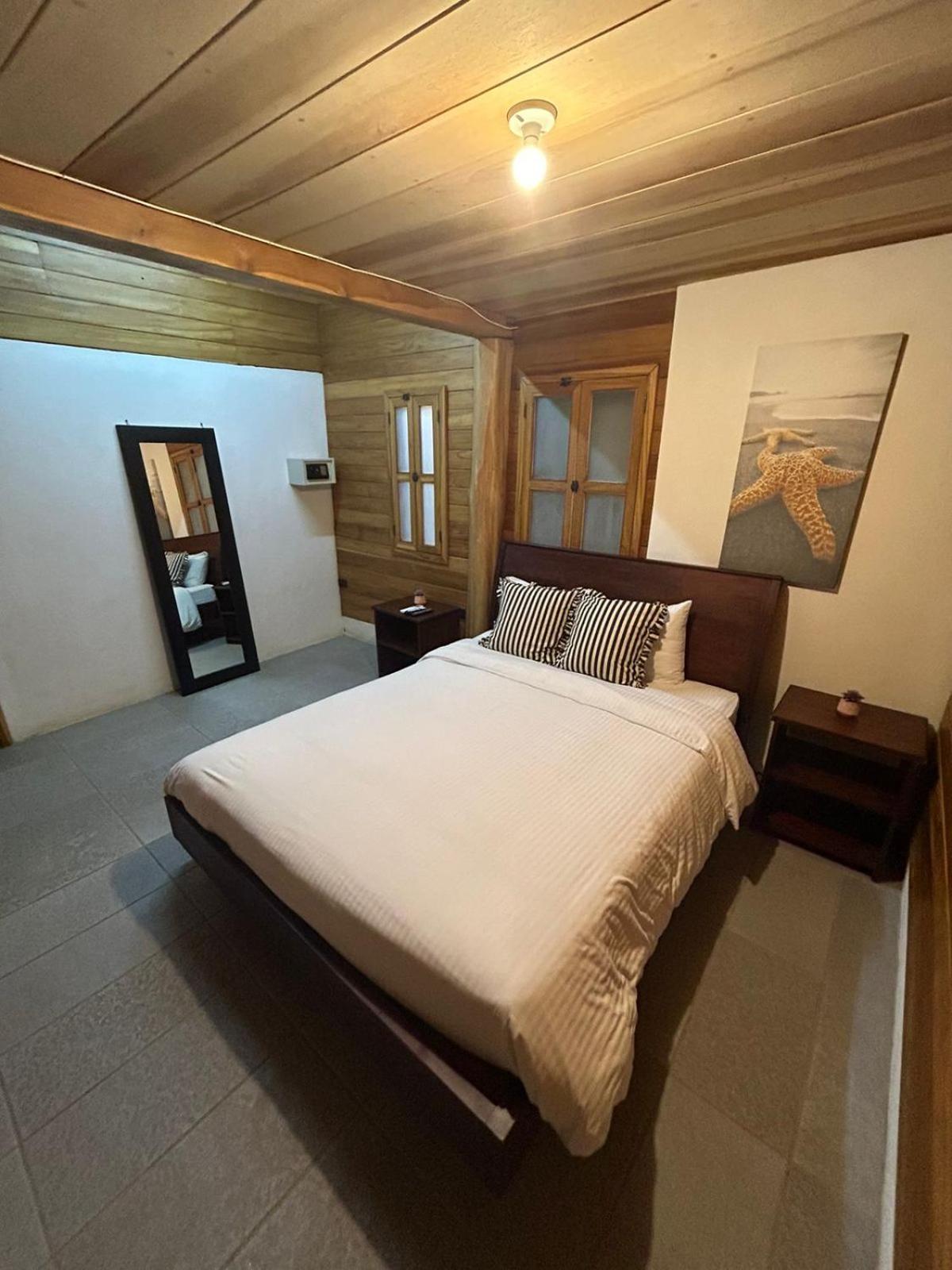 Casa Aura: Beachfront Premium Hostel Tamarindo Esterno foto