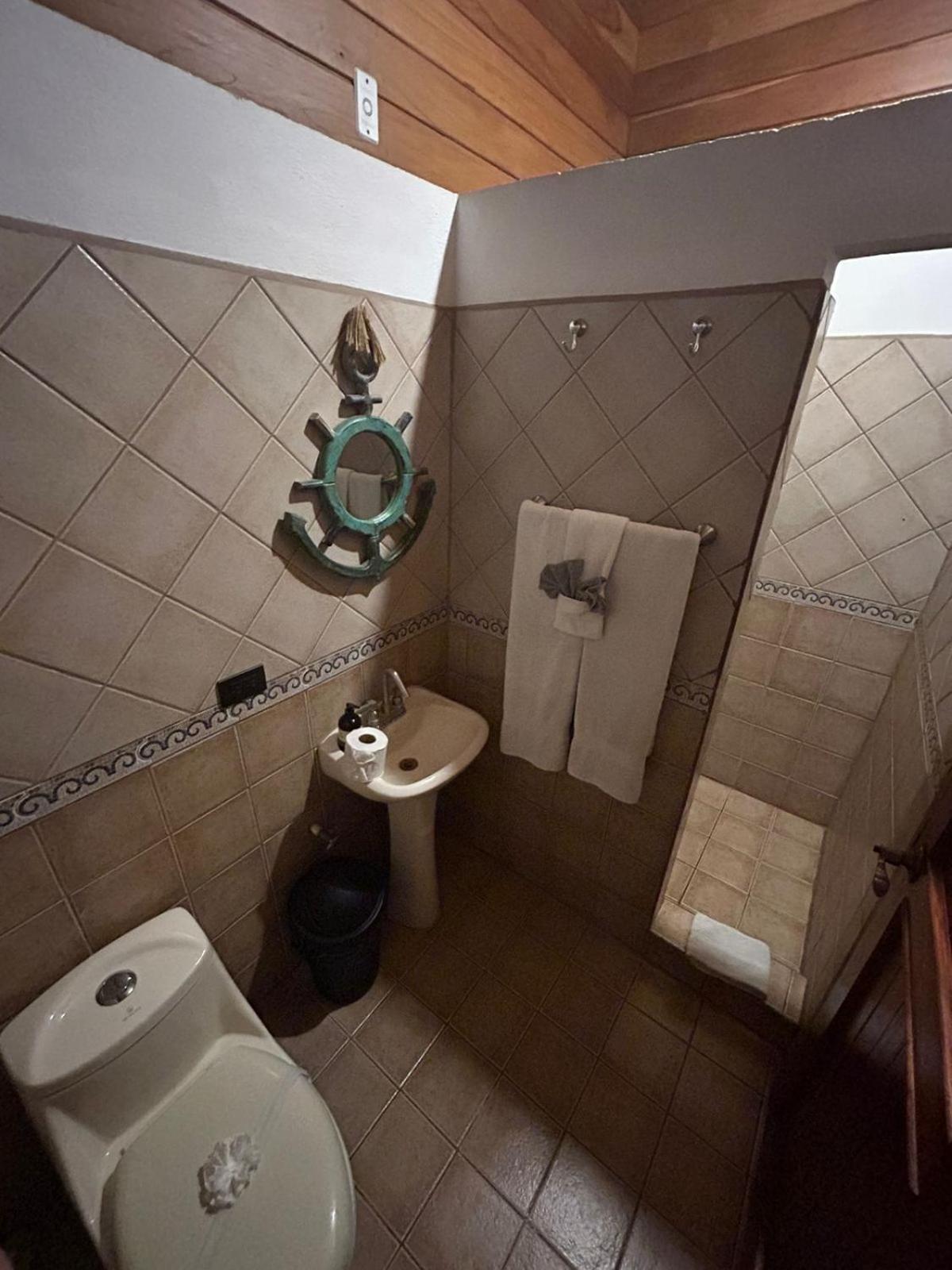 Casa Aura: Beachfront Premium Hostel Tamarindo Esterno foto