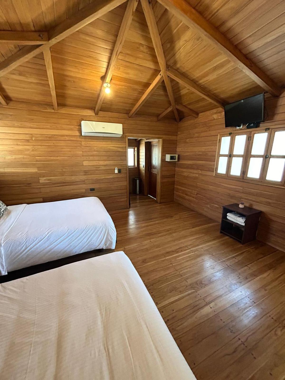 Casa Aura: Beachfront Premium Hostel Tamarindo Esterno foto