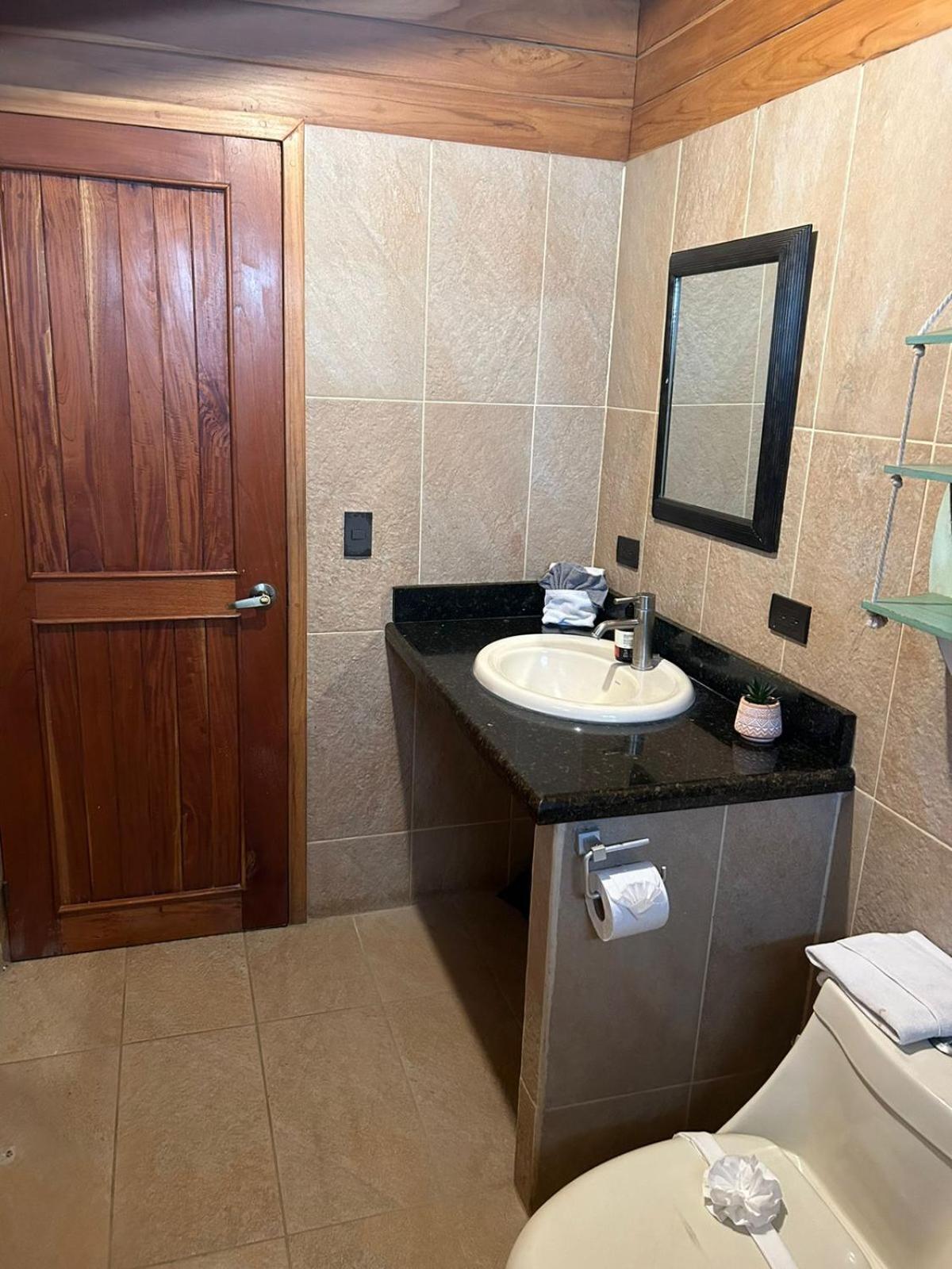 Casa Aura: Beachfront Premium Hostel Tamarindo Esterno foto