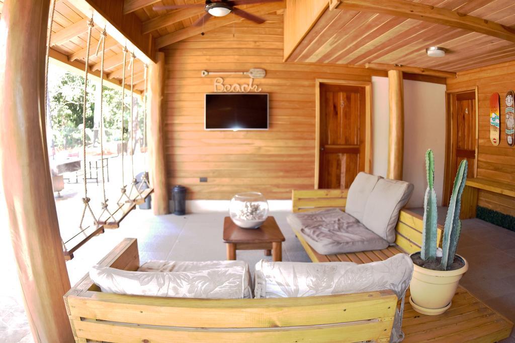 Casa Aura: Beachfront Premium Hostel Tamarindo Esterno foto