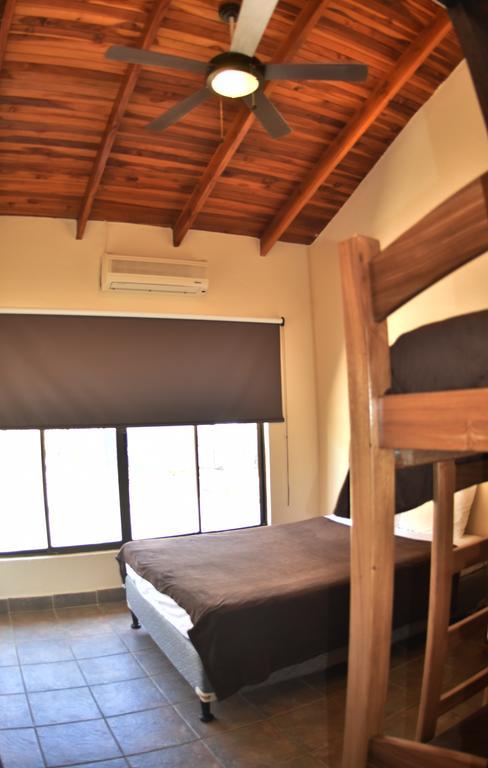 Casa Aura: Beachfront Premium Hostel Tamarindo Camera foto